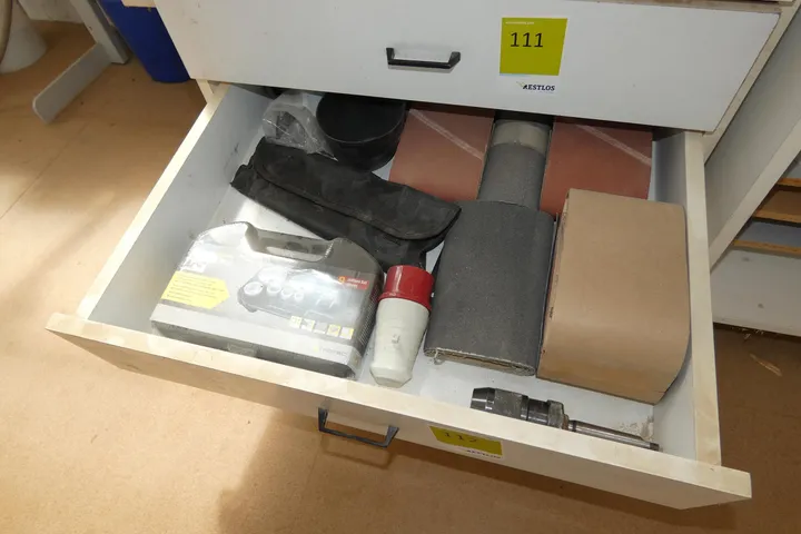 Posten Werkzeug/Zubehör Umfang: 1x Schubladeninhalt